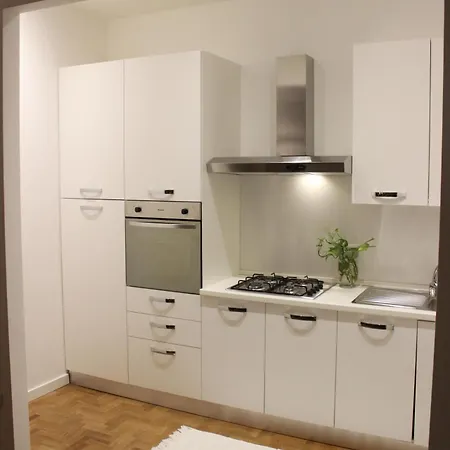Elicriso Yenne Apartmán *